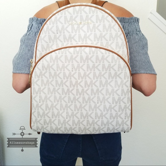 NWT Michael Kors Abbey Large Backpack Vanilla Bag - Picture 3 of 8
